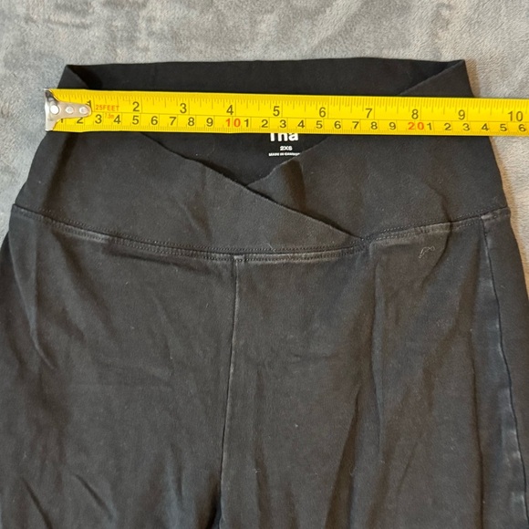 TNA Black Flare Pants

#1238 - Picture 2 of 11